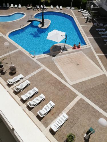 Bazén v ubytování Live Salou Apartment nebo v jeho okolí