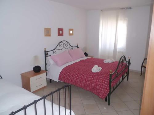 a bedroom with a bed with pink pillows on it at Casa Fattorini in Baceno