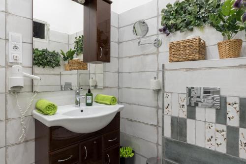 A bathroom at Jungle design apartment