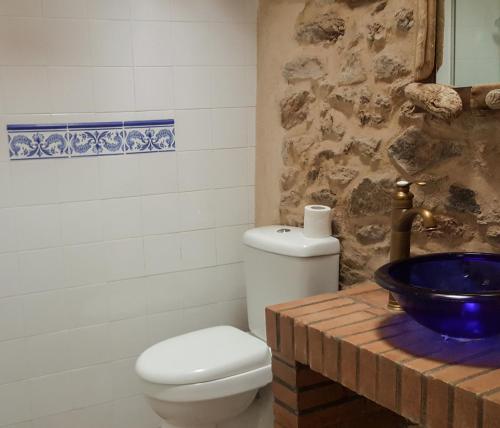 bagno con servizi igienici e lavandino di Casiña Mariñeira a San Pedro
