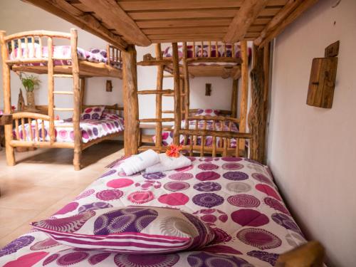 Una cama o camas en una habitación de Zaysant Ecolodge