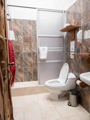 Un baño de Zaysant Ecolodge