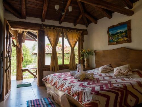 Postel nebo postele na pokoji v ubytování Zaysant Ecolodge