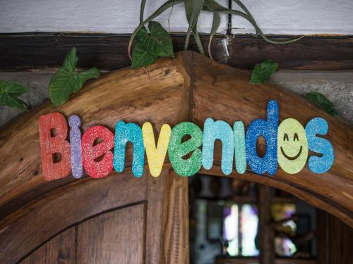 Un certificado, premio, letrero u otro documento en Zaysant Ecolodge