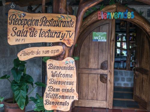 Un certificado, premio, letrero u otro documento en Zaysant Ecolodge