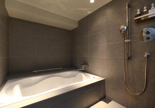 Un baño de Solaria Nishitetsu Hotel Fukuoka