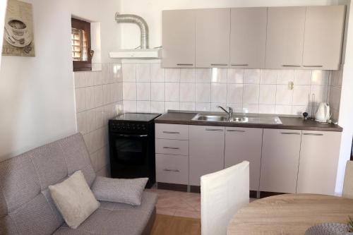 Kuchyň nebo kuchyňský kout v ubytování Apartment Toni Privlačka 32