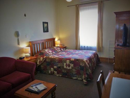 Ένα ή περισσότερα κρεβάτια σε δωμάτιο στο Sonbern Lodge Motel