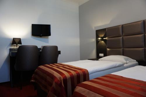 En eller flere senge i et værelse på Hotel Restauracja Varia