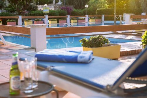 Kolam renang di atau dekat dengan Diano Sporting Apartments