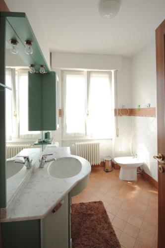 a bathroom with a sink and a toilet at Casa Francesca in Salò