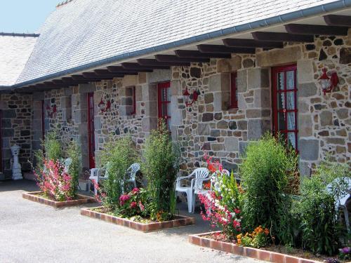 Afbeelding uit fotogalerij van Hôtel Les Voisins Beaucemaine in Ploufragan