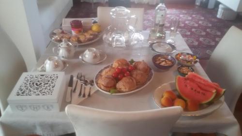 Makanan di atau berdekatan apartmen