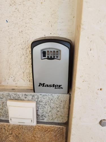 a small television sitting on the corner of a wall at Villa Rospovi in Kaligata