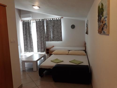 Postel nebo postele na pokoji v ubytování Apartments Jurjevic
