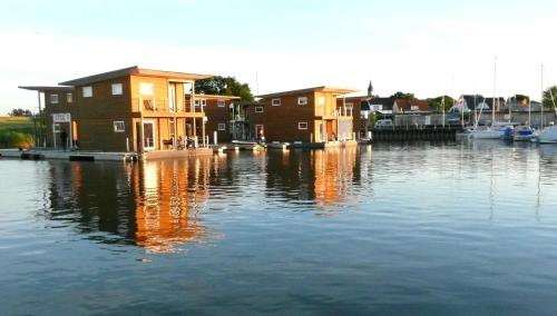 FLOATING HOUSES Classic _ Kroeslin – Photos 4