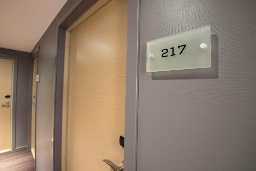 an open door with the number on it at Dolmsundet Hotell Hitra in Melandsjøen