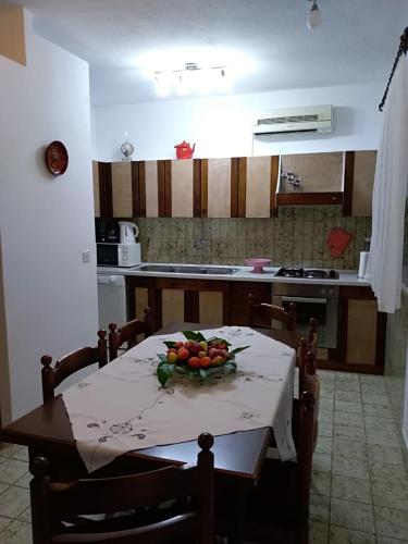 Dapur atau dapur kecil di Apartman Mladenka