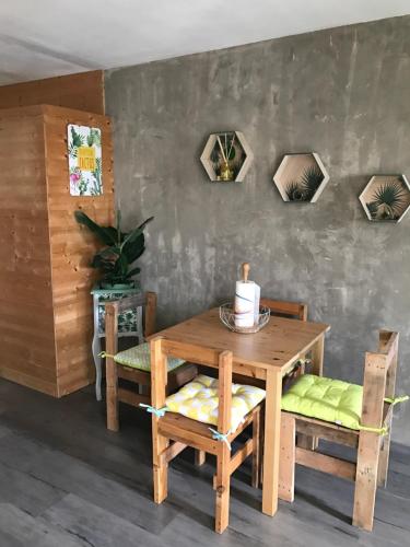 a dining room with a wooden table and chairs at Résidence Village Marin Catalan TORREILLES PLAGE in Torreilles