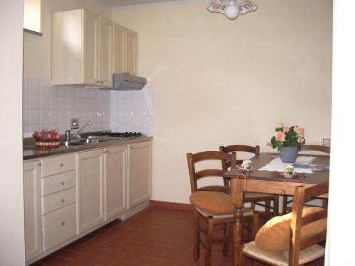 Una cocina o zona de cocina en Rimaggiori Country Home & Restaurant