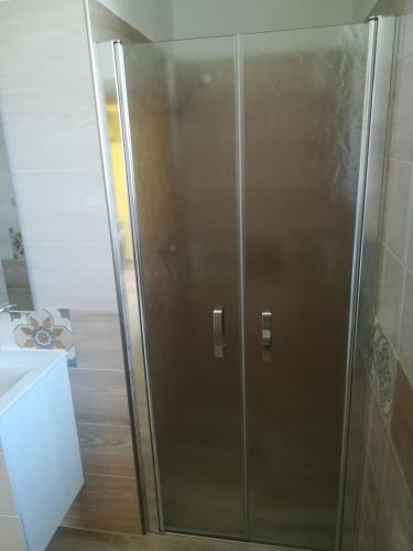 a stainless steel shower stall in a room at Chalupa u lesa - Nova Ves in Český Rudolec