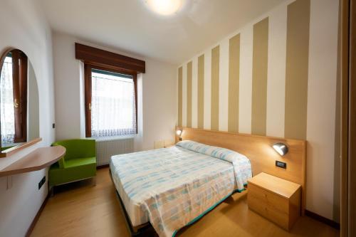 Un pat sau paturi într-o cameră la Appartamenti Mare Caorle
