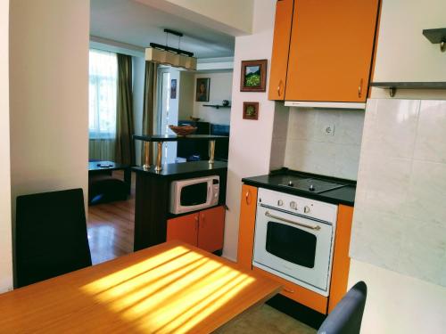 Køkken eller tekøkken på Laura