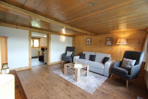 a living room with a couch and two chairs at Les Mourriaux in Chateau-d'Oex