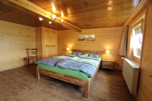 Giường trong phòng chung tại Les Mourriaux