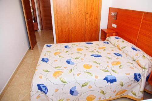 Posteľ alebo postele v izbe v ubytovaní Apartamentos Turísticos Mirador Del Mar