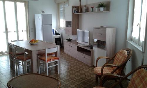 Kuchyňa alebo kuchynka v ubytovaní Villa in Residence La Bussola