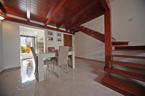 a dining room with a table and chairs at La Buona Creanza by Jdvacanze in Manduria