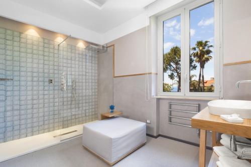 A bathroom at La Piazzetta Guest House