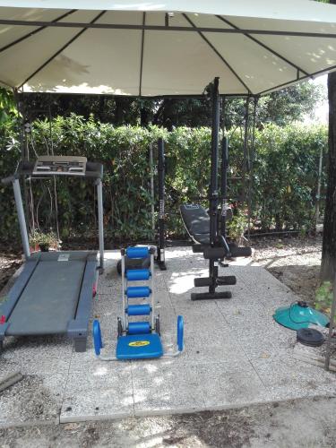 a gym with an umbrella and some equipment at Civico 22 Pisa in Pisa