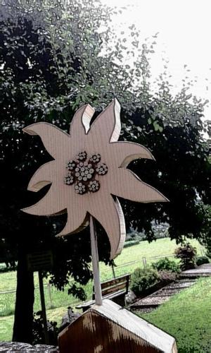 a large wooden flower on a stand in a park at Schweinberger Sixtus in Aschau