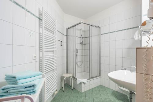 Ett badrum på Am Weststrand Aparthotel Kühlungsborn