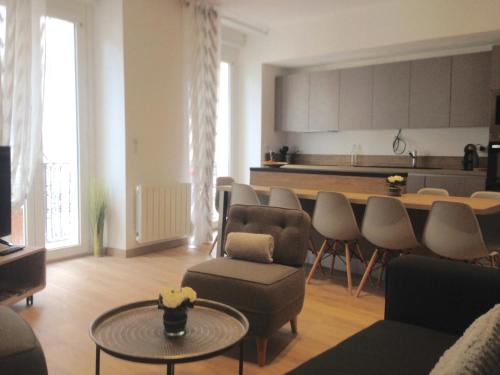 Standing et confort Plein centre pour 8 personnes