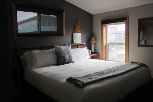 Cama o camas de una habitación en Inn at Discovery Coast
