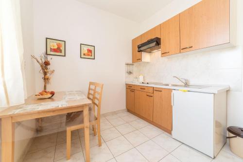 Η κουζίνα ή μικρή κουζίνα στο Apartments Maria
