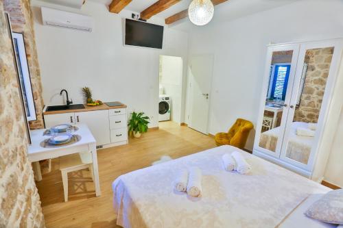 MANA Apartment Split Centre