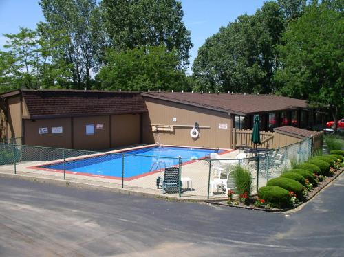 a swimming pool in front of a building at Arbor Inn of Historic Marshall in Marshall
