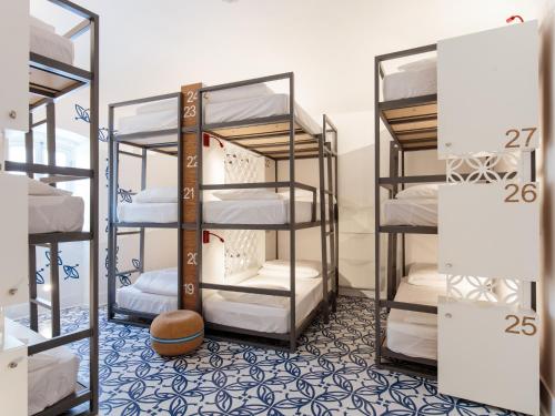 a room with four bunk beds in a room at Heaven Inn Suites & Terrace in Évora