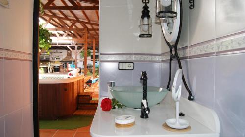 A bathroom at Villa Spa Las Tinajas