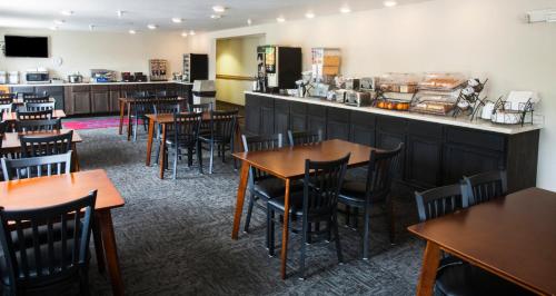 a restaurant with tables and a counter with a kitchen at Baymont by Wyndham Keystone Near Mt. Rushmore in Keystone