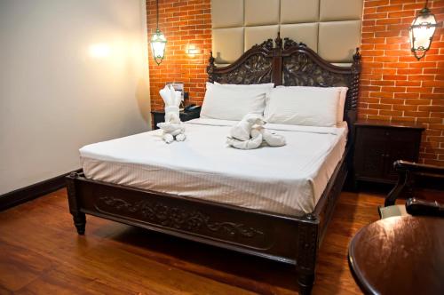 Кровать или кровати в номере Vigan Plaza Hotel
