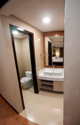 Ванная комната в Vigan Plaza Hotel