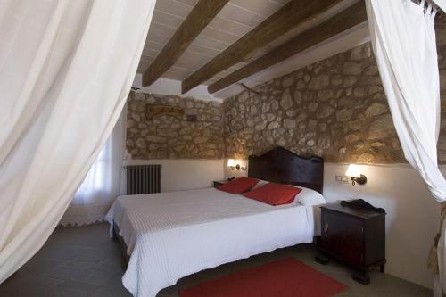 Ένα ή περισσότερα κρεβάτια σε δωμάτιο στο Agroturismo Sa Vall