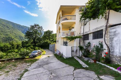 a car parked in front of a building at Apartments Zeko in Donji Morinj