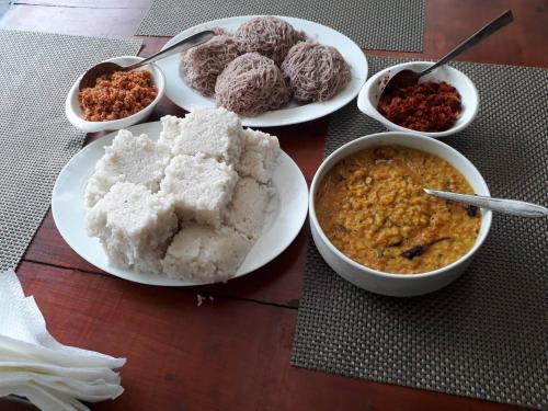 Comida en o cerca de este hotel