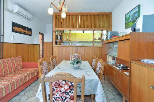 Apartments Ana 1684